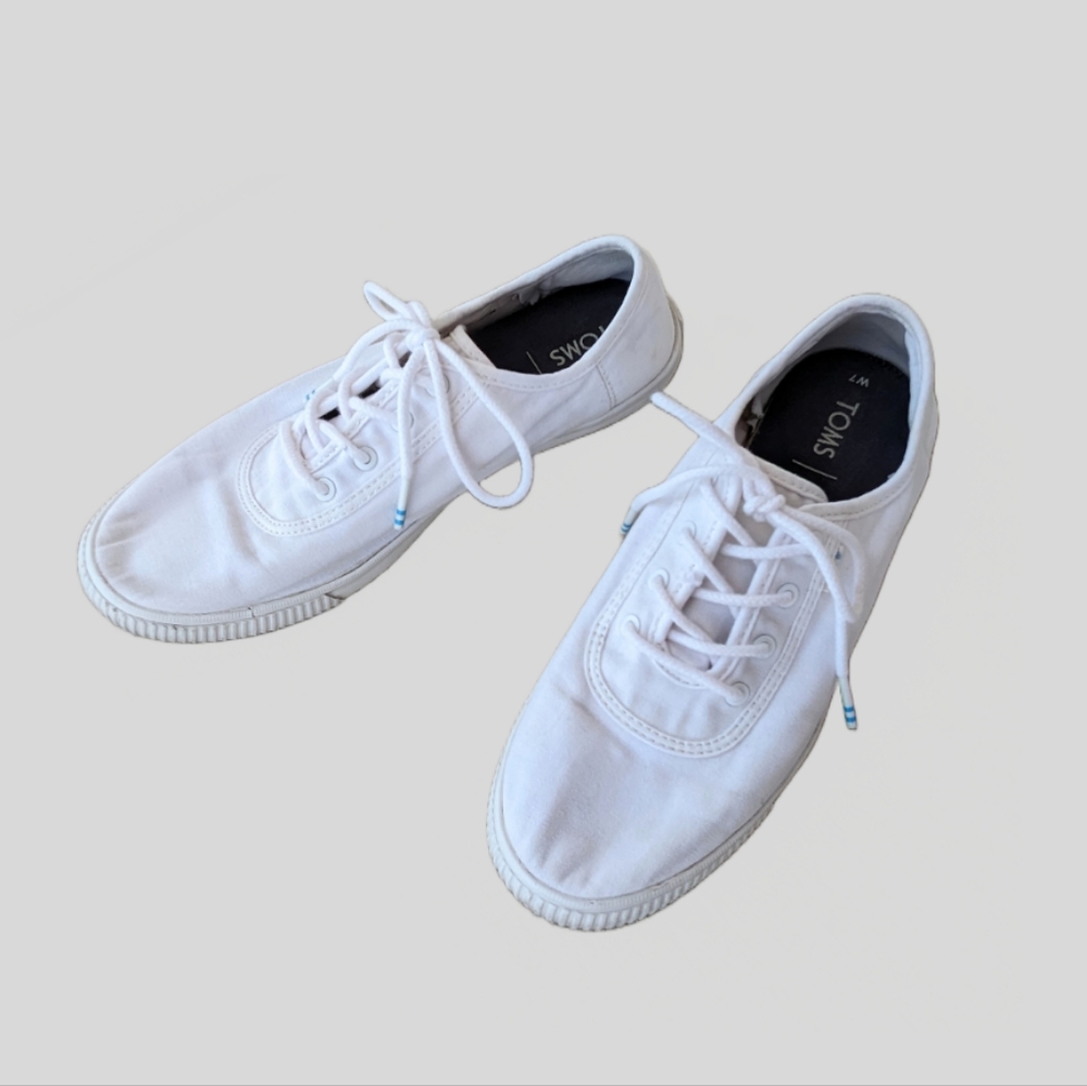 TOMS Shoes Womens 7 White Sneakers Lace Up Casual Comfort Low Flats Canvas Round
